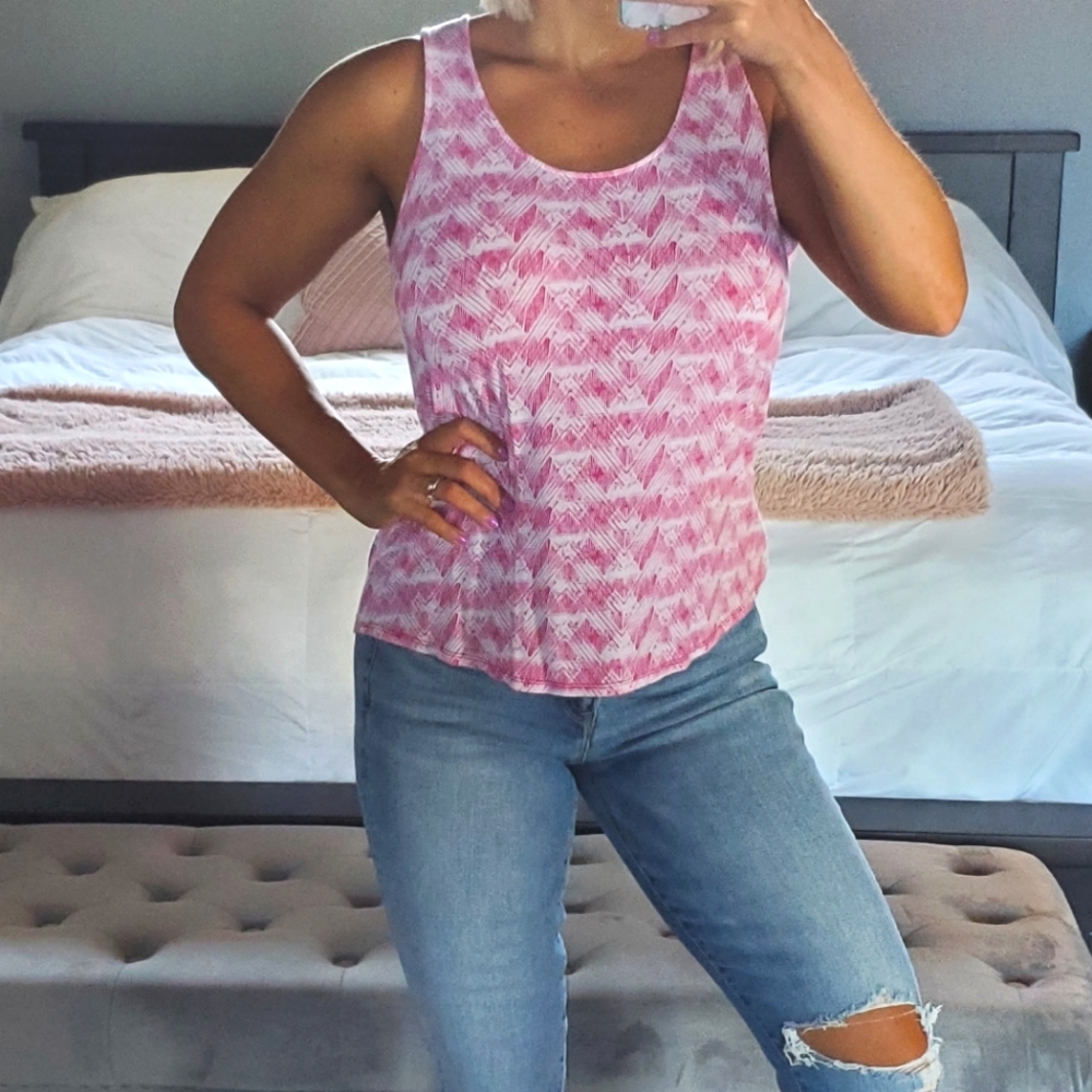 Pink and white sleeveless tank top